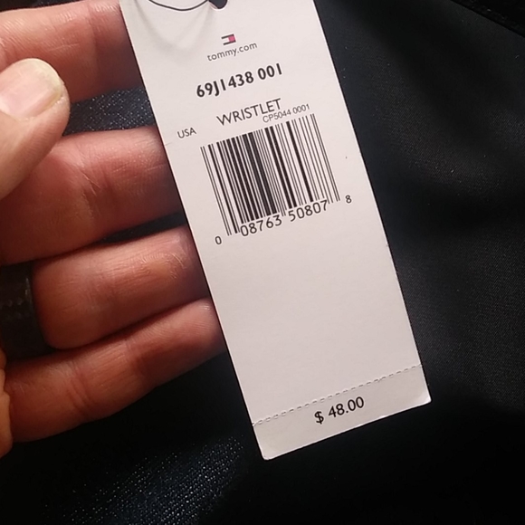 Tommy Hilfiger wristlet - Picture 4 of 4